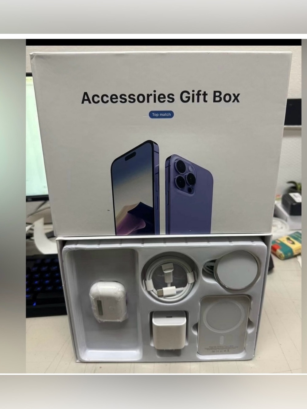 NWT The Cell Phone
Accessories Gift Box! COMPATIBILITY: iPhone
15 Pro ONLY